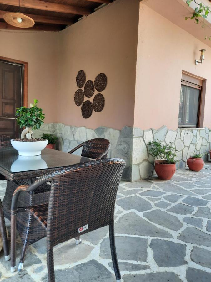 Theodoras House Konuk evi Nea Iraklitsa Dış mekan fotoğraf